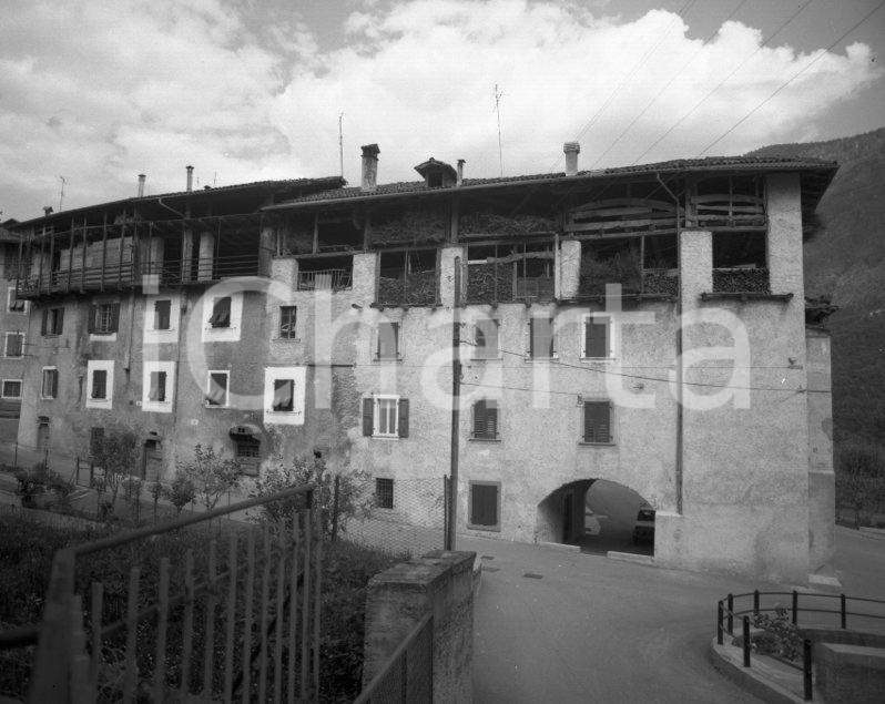 Fotografia d epoca originale 1953 CASTEL CONDINO TN Scorcio artistico d epoca NEGATIVO ORIGINALE 2 1