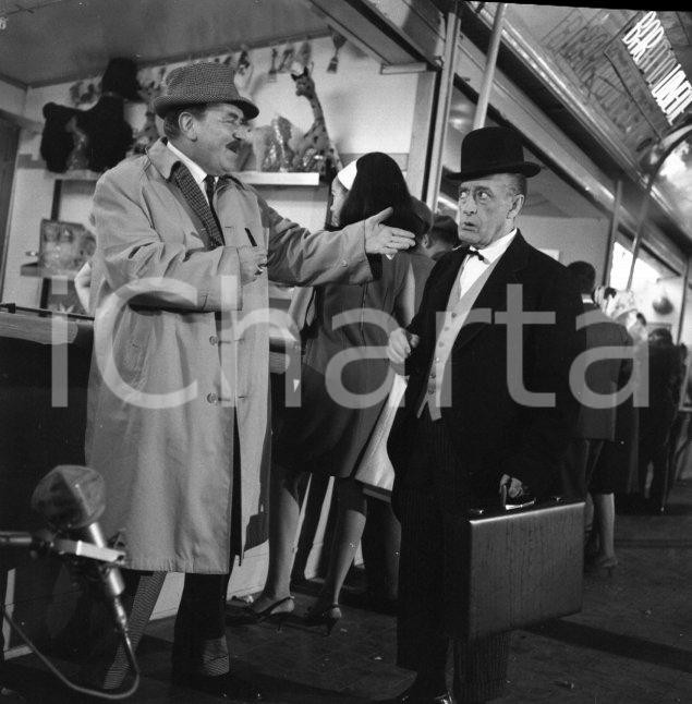 Fotografia d epoca originale 1967 TUTTO TOTÒ Il latitante Gino CERVI e TOTÒ al luna park NEGATIVO ORIGINALE 1