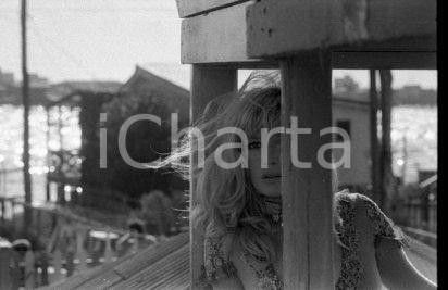 Fotografia d epoca originale 1975ca Monica VITTI photoshoot dell attrice in esterni NEGATIVO ORIGINALE 1 1