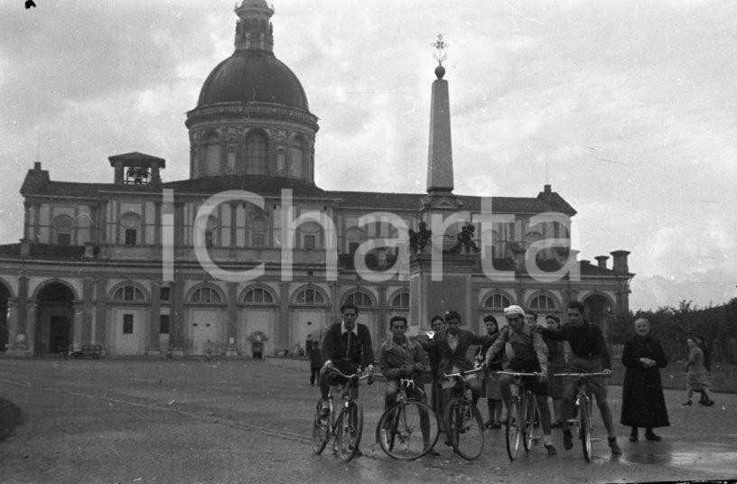 Fotografia d epoca originale 1940 ca SANTUARIO DI CARAVAGGIO  Escursionisti in bici NEGATIVO ORIGINALE 1 1