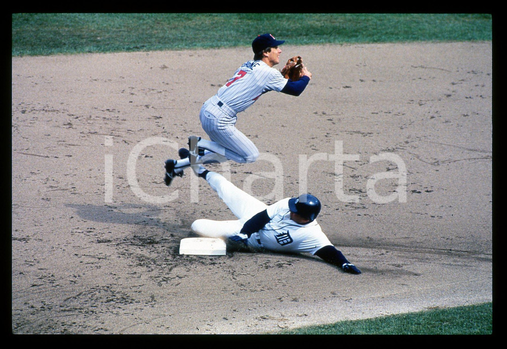 Fotografia d epoca originale 1987 BASEBALL Greg GAGNE MINNESOTA TWINS / Dan GLADDEN 35mm VINTAGE SLIDE 1