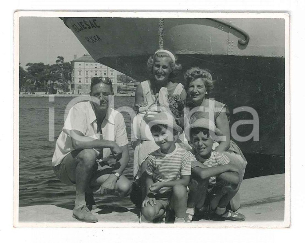 Libro, pubblicazione d epoca 1958 ZARA  CROAZIA Foto di famiglia a RIVA VECCHIA Nave PELJESAC  RIJEKA Foto 1