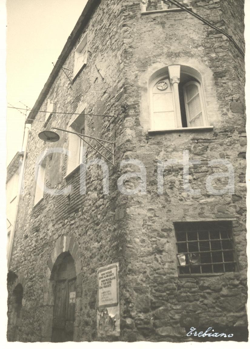 Fotografia d epoca originale 1965 ca TREBIANO MAGRA Antica casa con bifore Foto bozzetto cartolina 10x15 cm 1