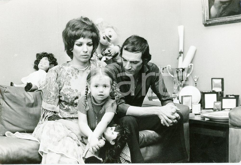Fotografia d epoca originale 1975 ca COSTUME Iva ZANICCHI Antonio ANSOLDI con la figlia Michela  Foto 1 1