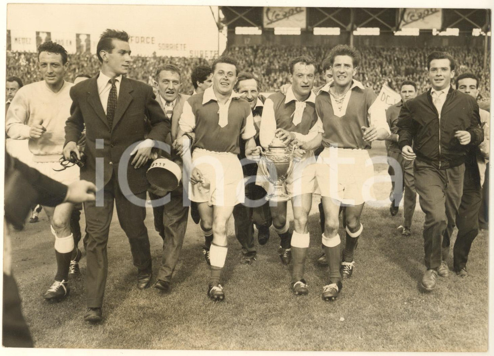 Fotografia d epoca originale 1958 CALCIO  STADE DE REIMS vince la COUPE DE FRANCE Foto 18x13 cm 1