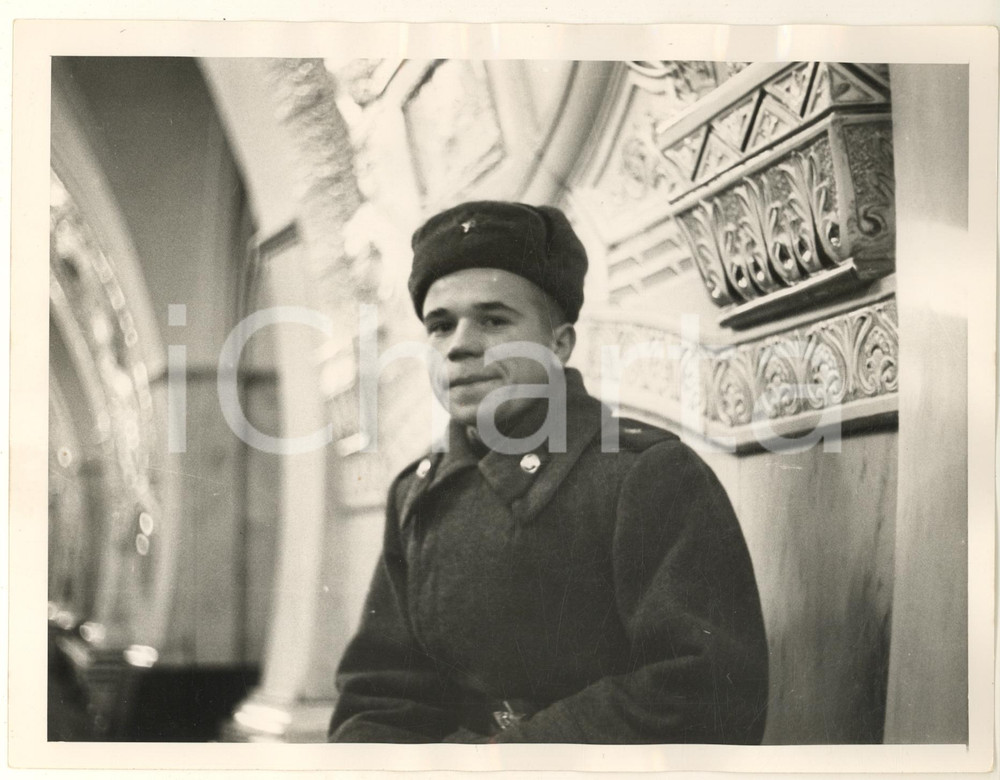 Fotografia d epoca originale 1954 KIEV UKRAINE People of Soviet Russia  Knife grinder in snow Photo 1