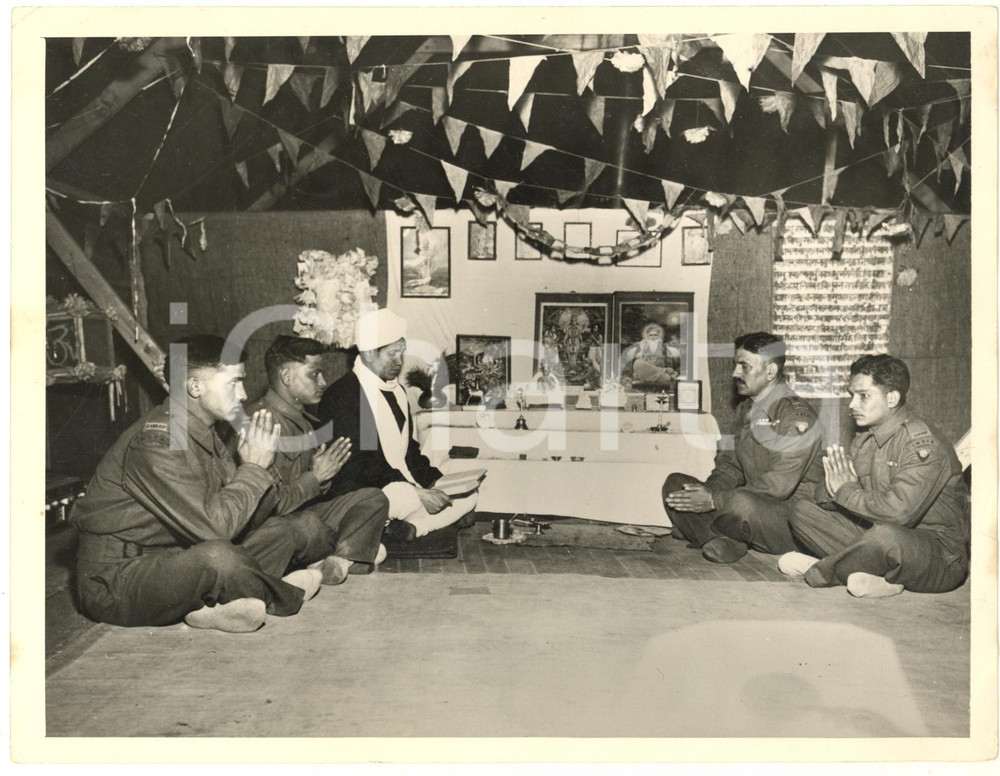 Fotografia d epoca originale 1953 PANMUNJEOM KOREA Improvised Hindu temple for Indian Custodial Troops Photo 1