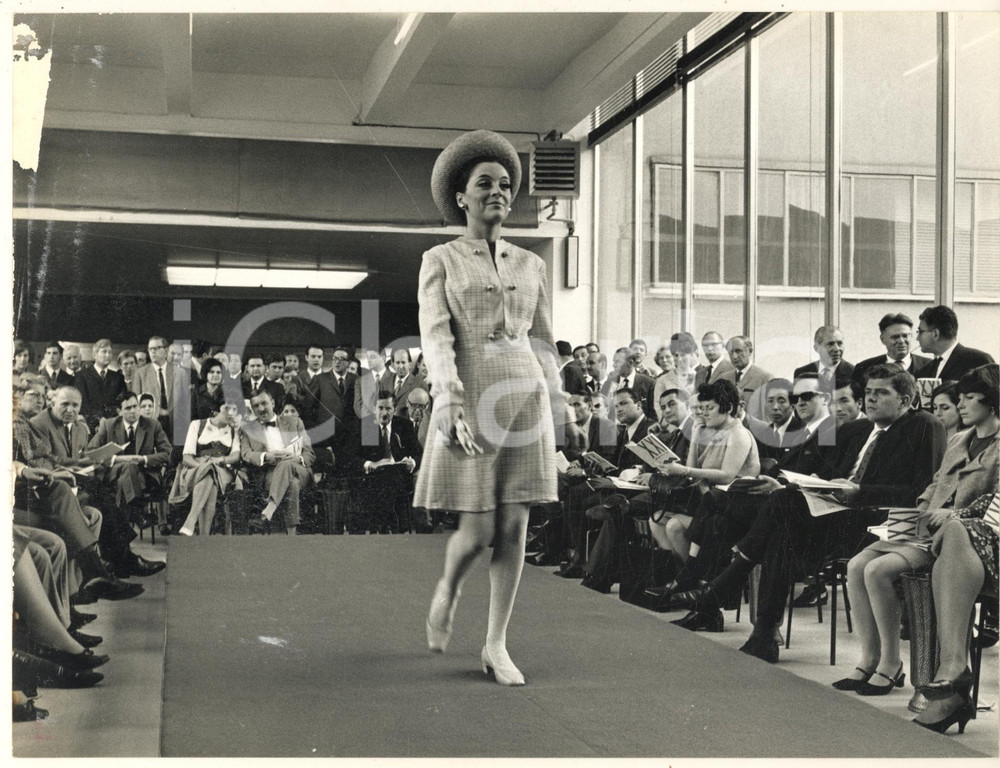 Fotografia d epoca originale 1967 FIERA DI MILANO  XXI MITAM  Sfilata di moda Foto DANNEGGIATA 1