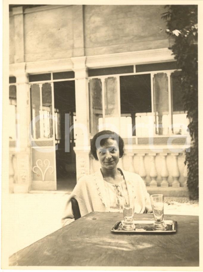 Fotografia d epoca originale 1925 ALBAVILLA Donna al Ristorante Crotto Boeucc  Foto 9x12 cm 2 1