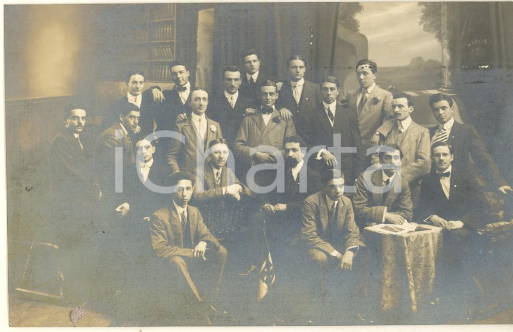 Fotografia d epoca originale 1910 ca MITTWEIDA / GERMANY Giovani soci del Club Italia  Foto 14x9 1 1