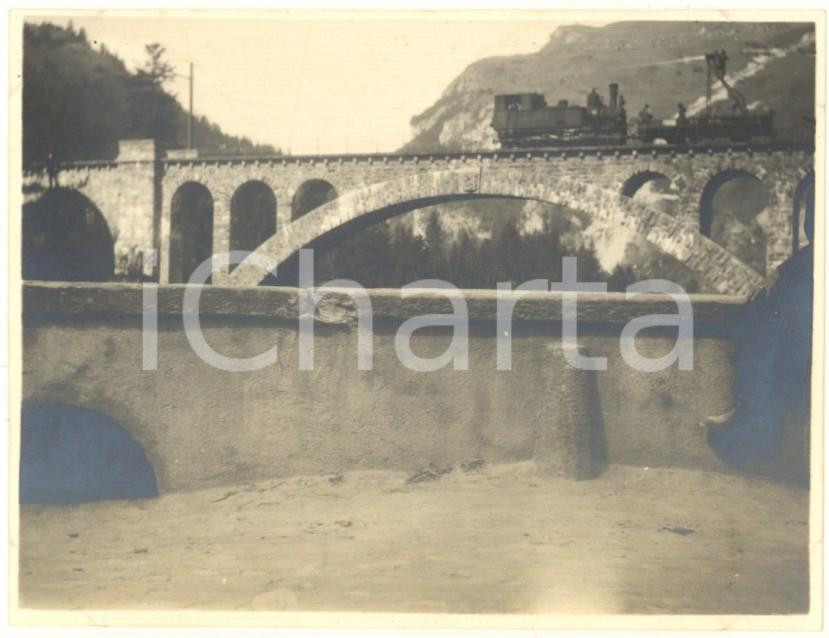 Fotografia d epoca originale 1919 SVIZZERA Viadotto di SOLIS  Veduta con passaggio di un treno Foto 10x8 1