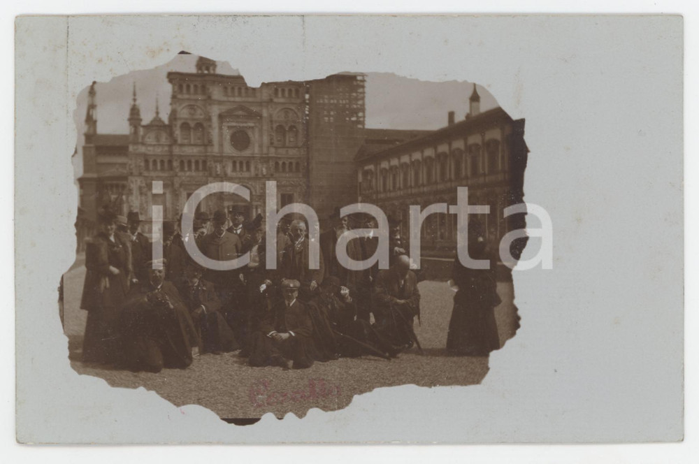 Fotografia d epoca originale 1915 ca CERTOSA DI PAVIA  Gruppo di visitatori  Foto cartolina CERATTO 1