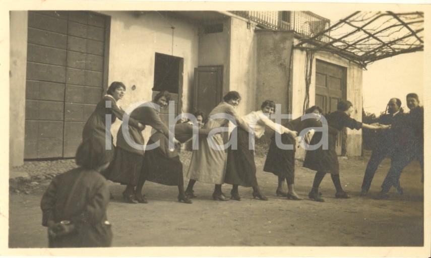 Fotografia d epoca originale 1920 BLEVIO /COMO Gara di tiro  Uomini vs donne  Foto anonima CURIOSA 12x8 1