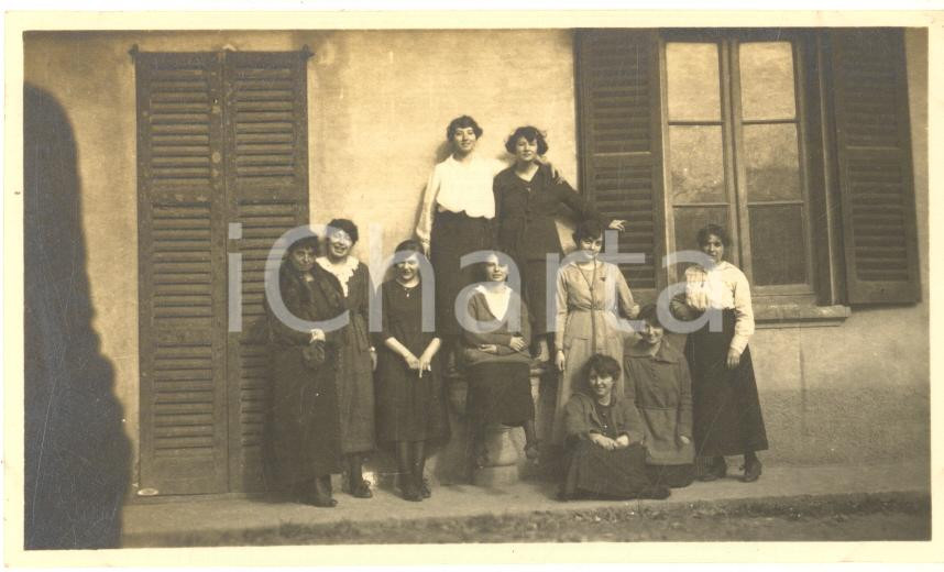 Fotografia d epoca originale 1920 BLEVIO /COMO Donne in una casa di campagna  Fotografia anonima 12x8 1