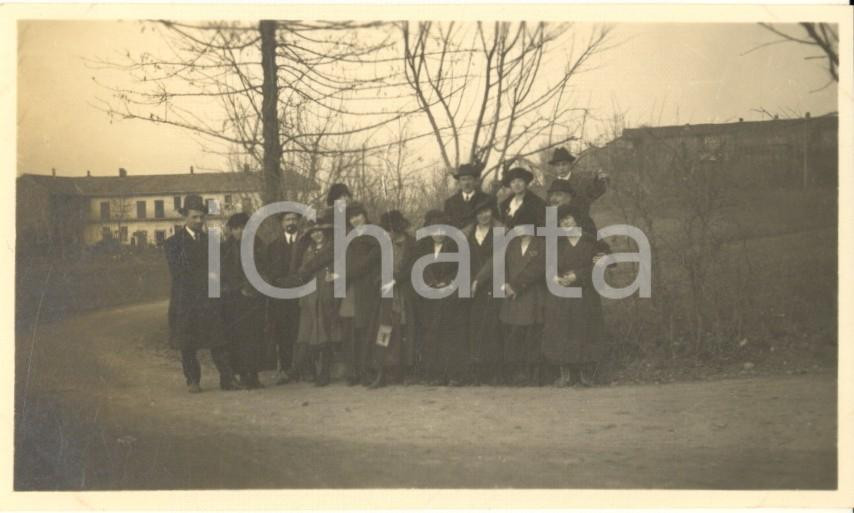 Fotografia d epoca originale 1920 BLEVIO /COMO Gruppo di amici in campagna  Fotografia anonima 11x7 1 1