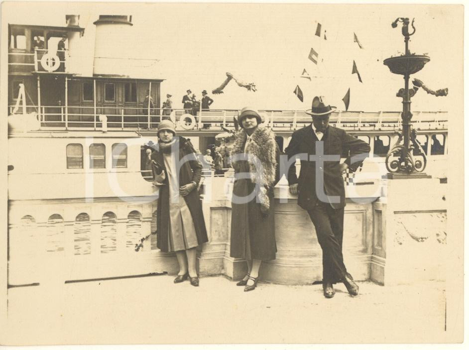 Fotografia d epoca originale 1920 ca LAGO MAGGIORE Imbarco battelli  Fotografia anonima 12x9 cm 1