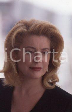 Fotografia d epoca originale 1995 CANNES Catherine DENEUVE al festival per film The Convent VINTAGE SLIDE 4 1