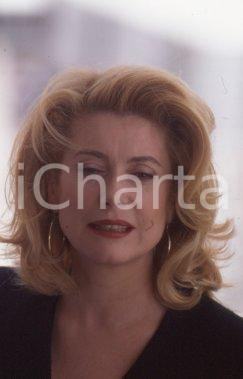Fotografia d epoca originale 1995 CANNES Catherine DENEUVE al festival per film The Convent VINTAGE SLIDE 5 1