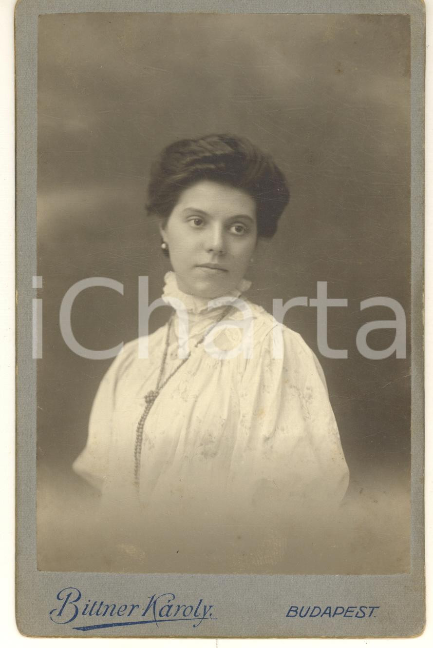 Fotografia d epoca originale 1910 ca BUDAPEST Nobildonna in abito bianco Foto Karoly BITTNER 11x17 cm 1