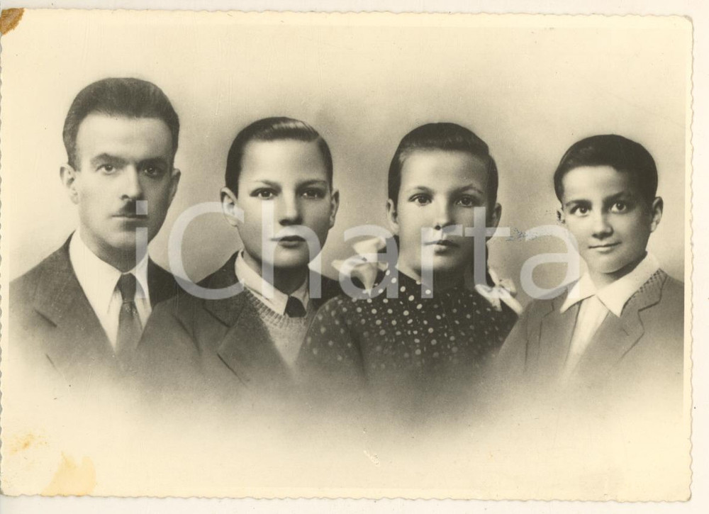 Fotografia d epoca originale 1958 VOGHERA Famiglia FERRARI caduta nel bombardamento del 1944 Foto 15x10 cm 1