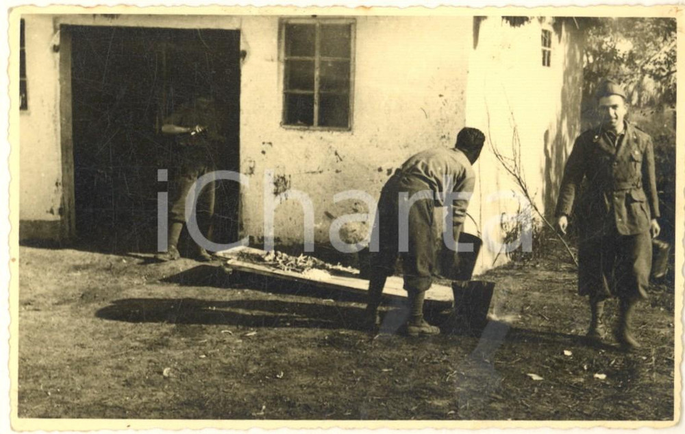 Fotografia d epoca originale 1942 WW2 Campagna di RUSSIA  ARMIR  Soldati preparano il rancio Foto 14x9 1