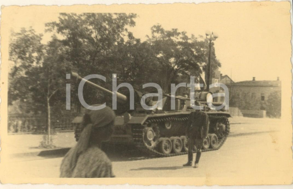 Fotografia d epoca originale 1942 WW2 Campagna di RUSSIA  ARMIR  Italiano con carro armato russo Foto 14x9 1