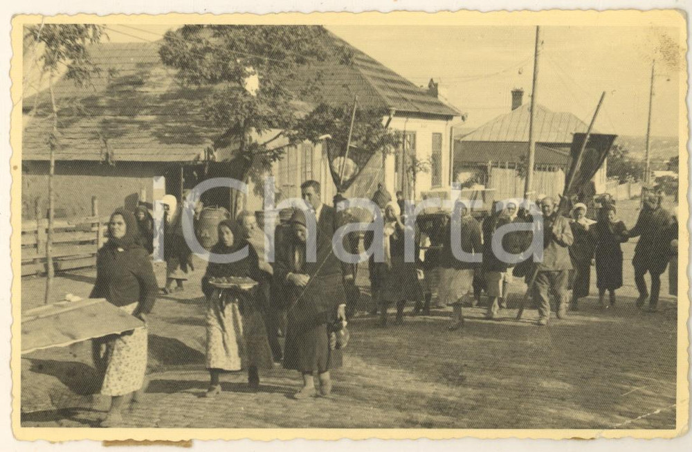 Fotografia d epoca originale 1942 WW2 Campagna di RUSSIA  Corteo funebre in un villaggio Foto 14x9 cm 1