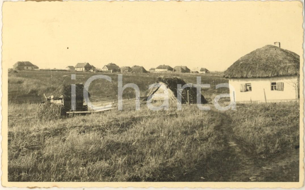 Fotografia d epoca originale 1942 WW2 Campagna di RUSSIA  ARMIR  Villaggio con tetti in paglia  Foto 14x9 1