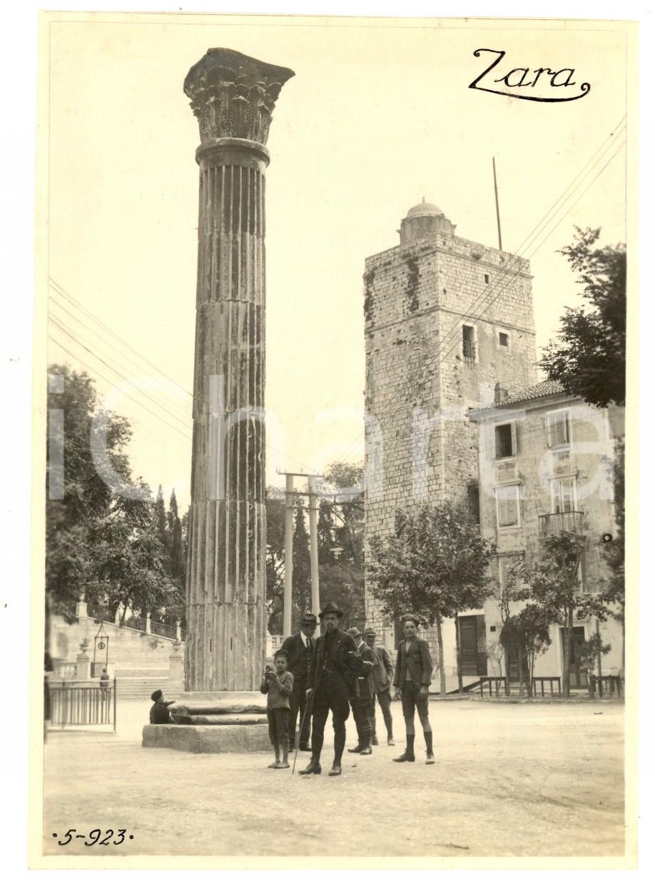 Fotografia d epoca originale 1923 ZARA CROAZIA Arch. Carlo MORANI con i figli presso la colonna romana FOTO 1