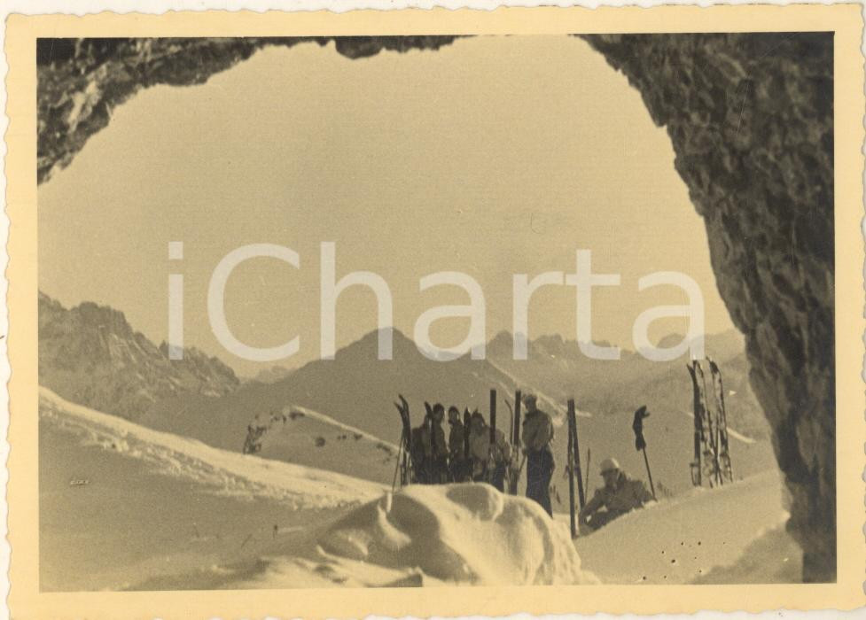 Fotografia d epoca originale 1939 DOLOMITI Passo FALZAREGO  Sciatori alle trincee del Nuvolau Foto 12x9 cm 1