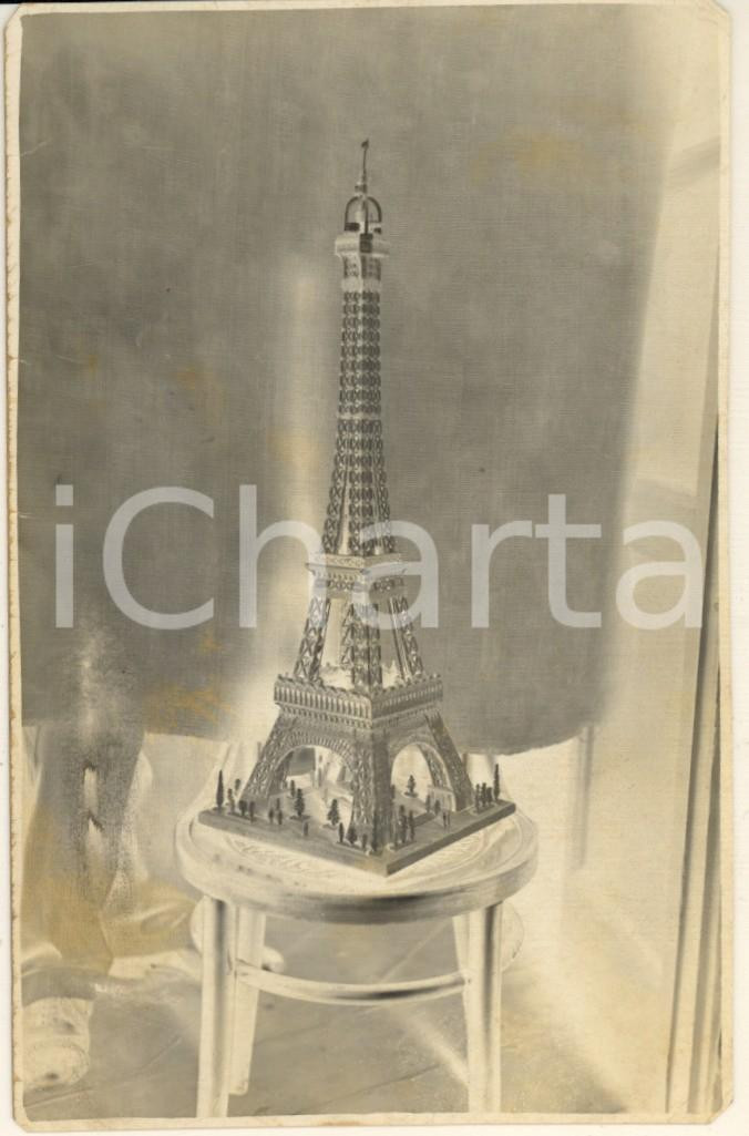 Fotografia d epoca originale 1950 ca VOGHERA Artigiano Pietro MORINI  Tour Eiffel in legno Foto 9x14 cm 1