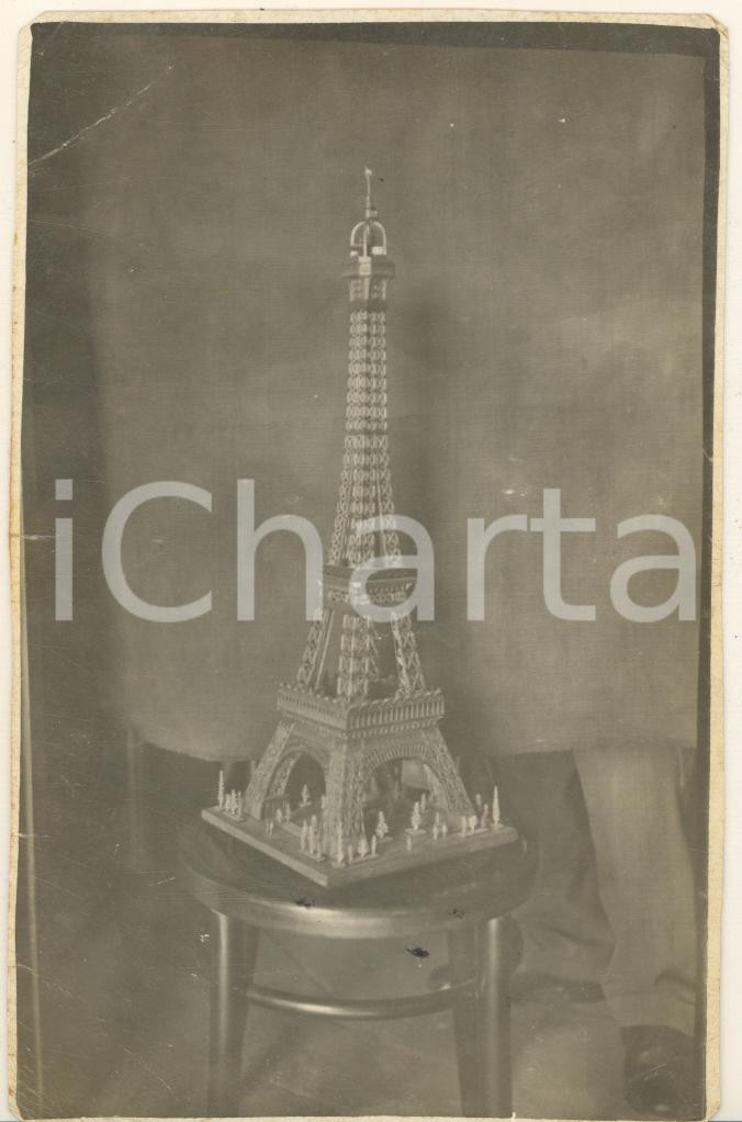 Fotografia d epoca originale 1950 ca VOGHERA Artigiano Pietro MORINI  Tour Eiffel in legno Foto 9x14 cm 1