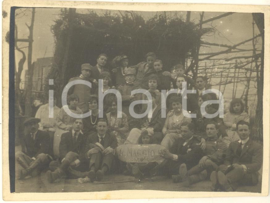 Fotografia d epoca originale 1919 NAPOLI  Ritratto di gruppo in terrazza Fotografia anonima 11x8 cm 1