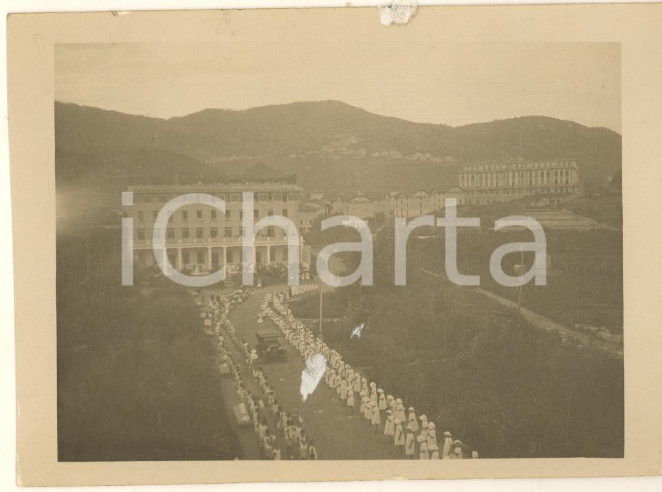 Fotografia d epoca originale 1930 PIETRA LIGURE Ospedale Santa Corona  Autorità in visita Foto 12x9 cm 1