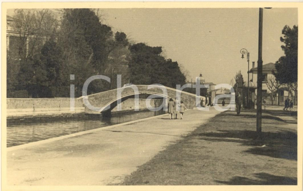 Fotografia d epoca originale 1946 VENEZIA  Bambine presso un canale Foto artistica 14x9 cm 1