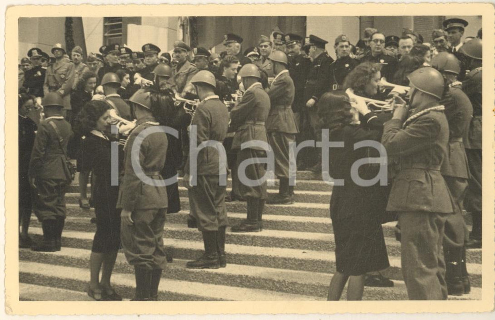 Fotografia d epoca originale 1935 ca FASCISMO ITALIA Evento con gerarchi e banda militare Foto 14x9 cm 1