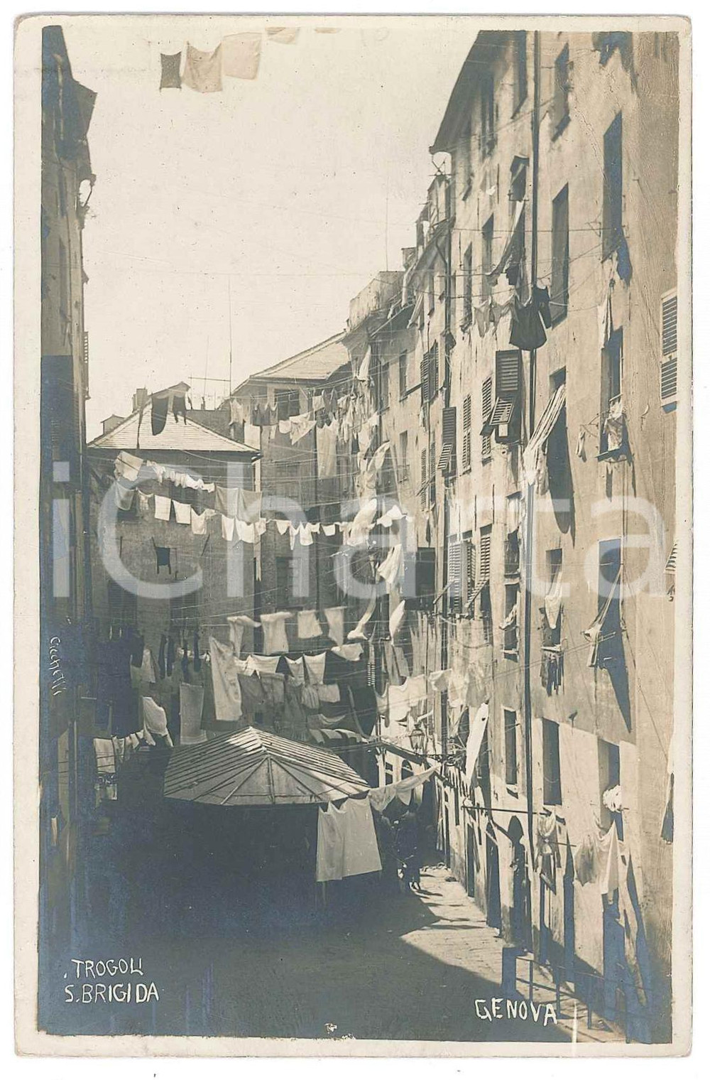 Cartolina originale da collezione 1920 ca GENOVA Trogoli di Santa Brigida  Panni stesi  Cartolina FP NV 1