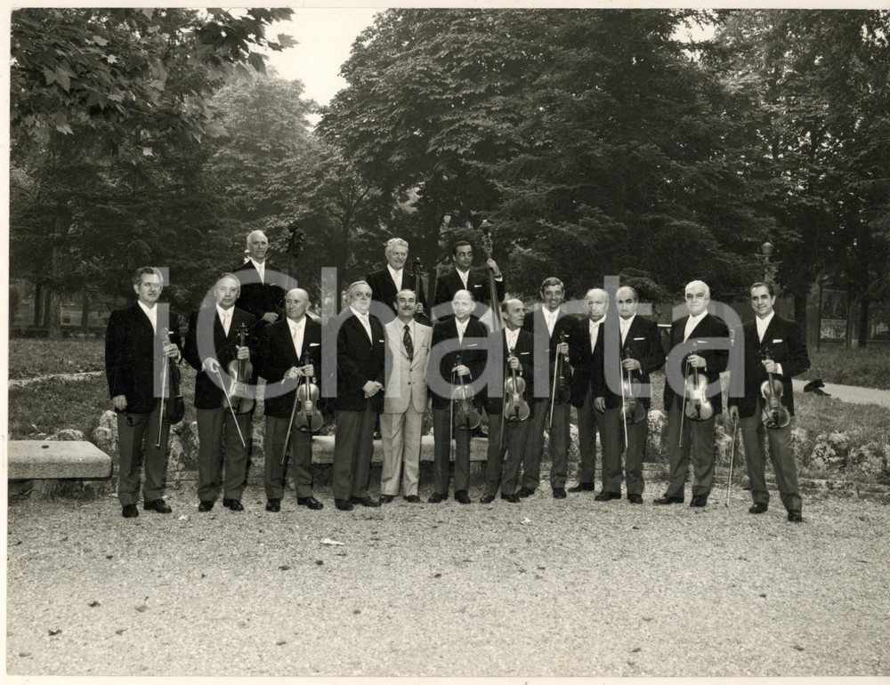 Fotografia d epoca originale 1965 ca NOVI LIGURE AL Giardini  Orchestra d archi Fotografia 24x18 cm 1