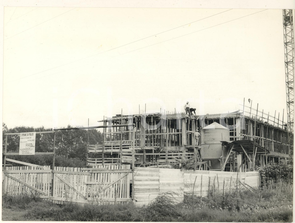 Fotografia d epoca originale 1960 ca PAVIA Località CRAVINO  Cantiere di una casa popolare Foto 24x18 cm 1