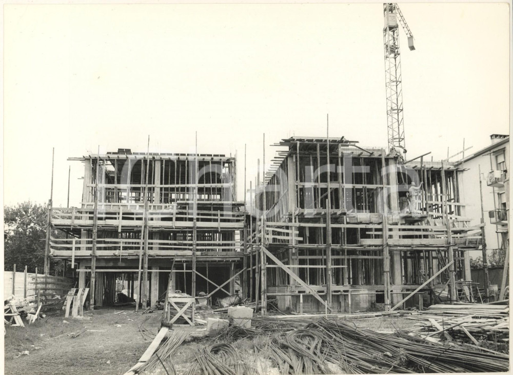 Fotografia d epoca originale 1960 ca PAVIA Località CRAVINO  Cantiere di una casa popolare Foto 24x18 cm 1
