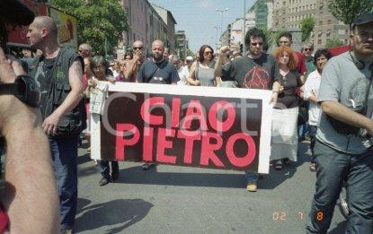 Fotografia d epoca originale 2002 MILANO corteo al Funerale di Pietro VALPREDA NEGATIVO ORIGINALE 4 1