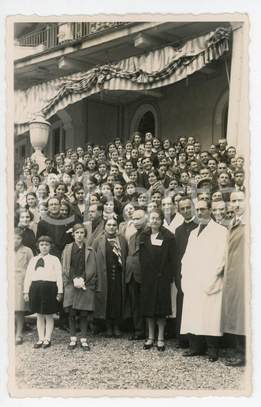 Fotografia d epoca originale 1933 NORD ITALIA Festa di paese con prete e podestà  Foto 8x13 cm 1 1