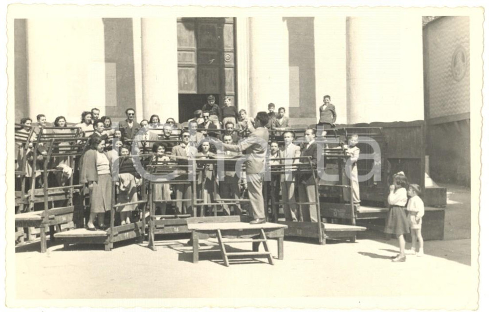 Fotografia d epoca originale 1950 ca COSTUME ITALIA Prove di un coro parrocchiale Foto cartolina vintage 1