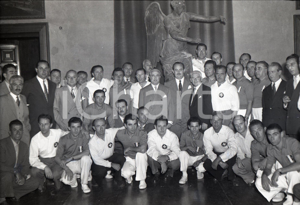 Fotografia d epoca originale 1951 BRESCIA Incontro di bocce ItaliaSvizzera le squadre NEGATIVO ORIGINALE 1