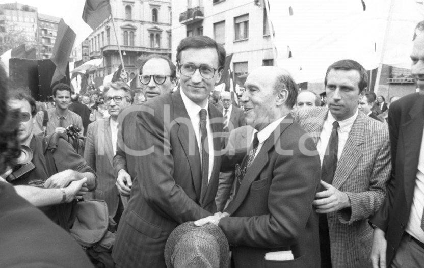 Fotografia d epoca originale 1988 MILANO Gianfranco FINI a Manifestazione MSI DN  NEGATIVO ORIGINALE 3 1