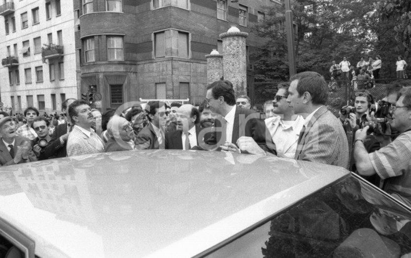 Fotografia d epoca originale 1988 MILANO Gianfranco FINI a Manifestazione MSI DN  NEGATIVO ORIGINALE 14 1