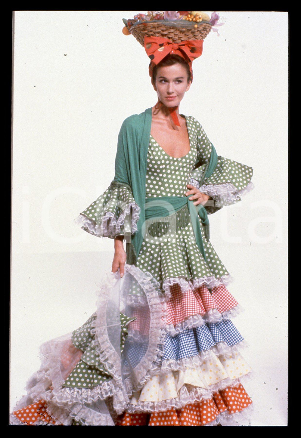 Fotografia d epoca originale 1995 ca COSTUME Eva ROBIN S in abito brasiliano 35mm VINTAGE SLIDE 1