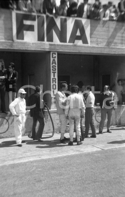 Fotografia d epoca originale 1971 MONZA Autodromo 1000 Chilometri briefing ai box NEGATIVO ORIGINALE 1