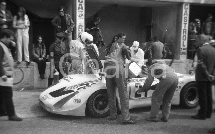 Fotografia d epoca originale 1971 MONZA Autodromo 1000 Chilometri Porsche 908.2 al box NEGATIVO ORIGINALE 1