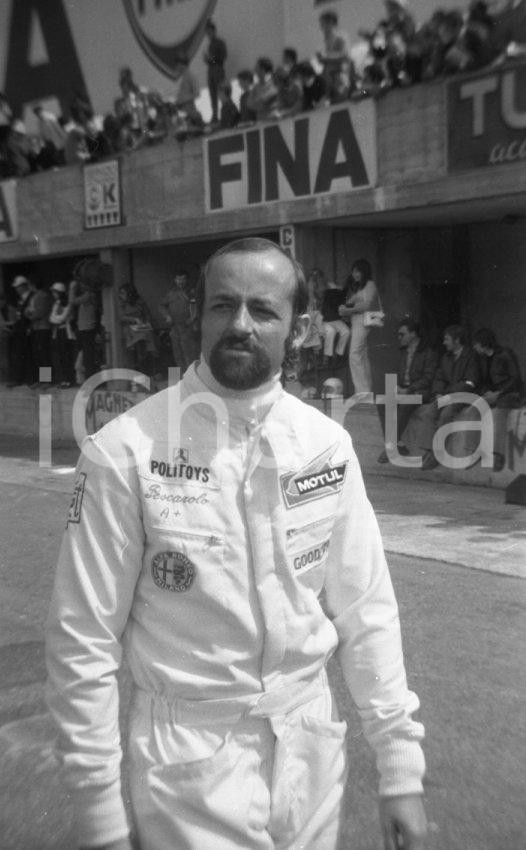 Fotografia d epoca originale 1971 MONZA Autodromo 1000 Chilometri Henri PESCAROLO al box NEGATIVO ORIGINALE 1